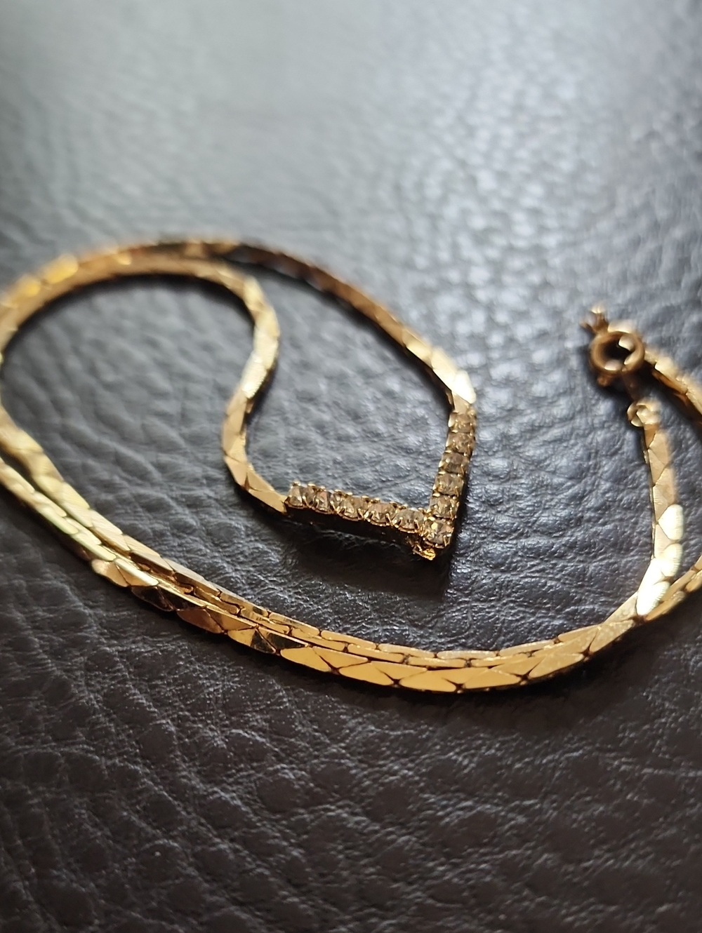 VTG Elegant Gold-Tone Women's V Necklace with Pavé Accent - Picture 2 of 10